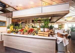 Comida em cruzeiro ou em algum lugar perto