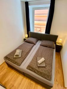 a large bed in a room with a window at Apartment Katrin im Zentrum in Bad Ischl
