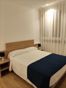 Łóżko lub łóżka w pokoju w obiekcie Iberflat Apartamentos Trinidad