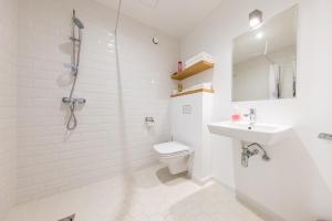 A bathroom at Cozy Studio Apartments 47
