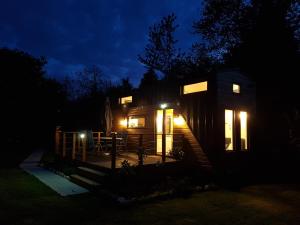 Gallery image of INSOLITE La Tiny House du Lutin Many et son Bain Nordique in Saint-Christophe-sur-Condé