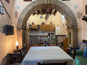 A kitchen or kitchenette at Tenuta Guardavaglia