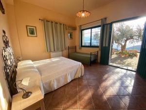 A bed or beds in a room at Tenuta Guardavaglia