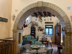 A seating area at Tenuta Guardavaglia