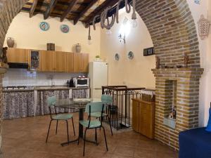 A kitchen or kitchenette at Tenuta Guardavaglia