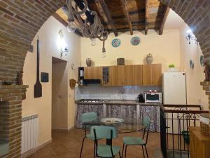 A kitchen or kitchenette at Tenuta Guardavaglia