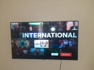 TV a/nebo společenská místnost v ubytování Sandanski city center apartment