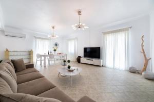 Μια τηλεόραση ή/και κέντρο ψυχαγωγίας στο Panos Villa Asteras