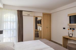 Ein Bett oder Betten in einem Zimmer der Unterkunft Hotel Delfin