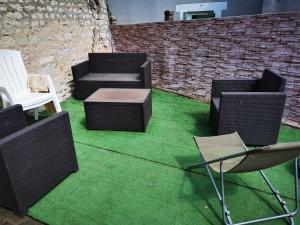 Posezení v ubytování Chambre spacieuse et lumineuse