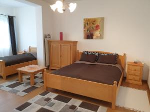 
Ein Bett oder Betten in einem Zimmer der Unterkunft Ferienwohnung in Lobau
