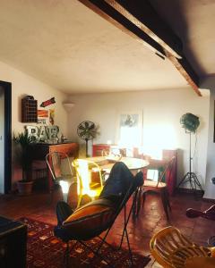 a living room with a table and chairs at Derrière l'église in Saint-Paul-de-Vence