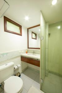 a bathroom with a toilet and a sink and a shower at Araça Flat Natal Prime - Beira Mar in Natal