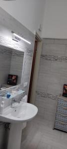 A bathroom at Mary Home - Casa Vacanza Taormina