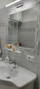 A bathroom at Mary Home - Casa Vacanza Taormina