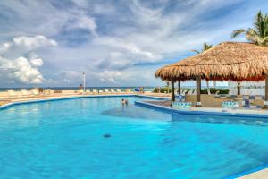 Bazén v ubytování Framboyan 5003 at Las Brisas nebo v jeho okolí
