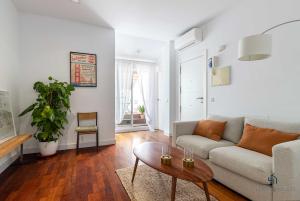 Posedenie v ubytovaní Living4Malaga Suite Flamingo Apartment