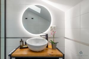Kúpeľňa v ubytovaní Living4Malaga Suite Flamingo Apartment