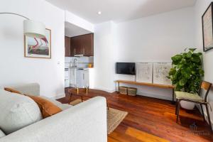 Kuchyňa alebo kuchynka v ubytovaní Living4Malaga Suite Flamingo Apartment