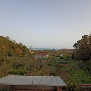a view of a garden with a roof at 80 m² Vista Mare in Policastro Bussentino