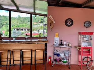 a kitchen with pink walls and a counter top at Buena Vista Boquete in Boquete