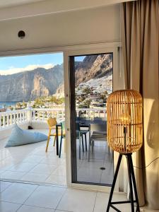 Fotografie z fotogalerie ubytování Luxury penthouse with breathtaking views and huge private terraces v destinaci Puerto de Santiago