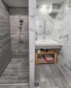 Koupelna v ubytování Varka Apartment + 22 fotografií