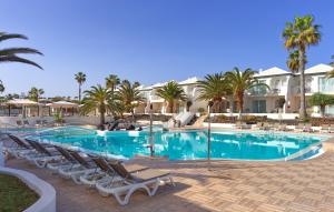 Bazén v ubytovaní H10 Ocean Suites alebo v jeho blízkosti