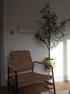 Posezení v ubytování Hounds Gate Luxury Apartments by 1508 Stays