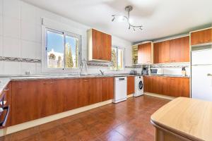 Kuchnia lub aneks kuchenny w obiekcie 69-Penthouse Apartment with Views in Torreblanca, Fuengirola