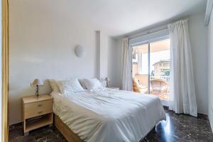 Łóżko lub łóżka w pokoju w obiekcie 69-Penthouse Apartment with Views in Torreblanca, Fuengirola