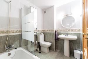 Łazienka w obiekcie 69-Penthouse Apartment with Views in Torreblanca, Fuengirola