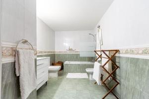 Łazienka w obiekcie 69-Penthouse Apartment with Views in Torreblanca, Fuengirola