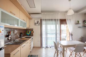Kuchyň nebo kuchyňský kout v ubytování Sea side home Valentina