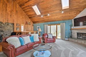 Galeri foto Decked-Out Home Hot Tub, Pool, Fire Pit and More! di Monroe