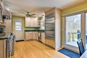 Galeri foto Decked-Out Home Hot Tub, Pool, Fire Pit and More! di Monroe