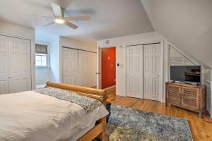 Galeri foto Decked-Out Home Hot Tub, Pool, Fire Pit and More! di Monroe