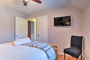 Galeri foto Decked-Out Home Hot Tub, Pool, Fire Pit and More! di Monroe