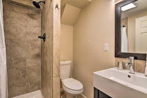 Galeri foto Decked-Out Home Hot Tub, Pool, Fire Pit and More! di Monroe