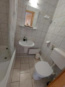 A bathroom at Palma Vendégház