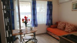 Posedenie v ubytovaní Charming apartment in Jadranovo with sea view - 35 m²