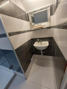 A bathroom at Palma Vendégház