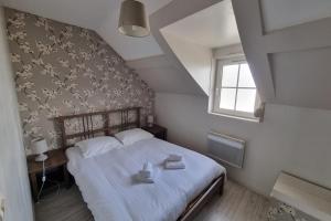 Ένα ή περισσότερα κρεβάτια σε δωμάτιο στο Peaceful Apt At 2 Steps From The Beach