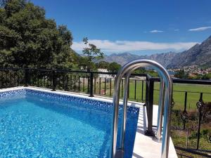 Bazen u ili blizu objekta Sunshine Apartment with Private Pool and Parking