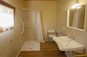 Koupelna v ubytování Albergo Diffuso Borgo Retrosi di Amatrice + 37 fotografií