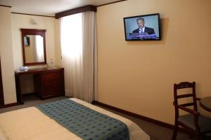En TV eller et underholdningssystem på Hotel Tehuacan Plaza