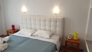 Postel nebo postele na pokoji v ubytování ILIADA-ODYSSEAS RESORT