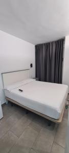 Postel nebo postele na pokoji v ubytování Posada Maria Santa Pola