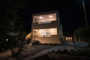 a night view of a house in the dark at Elounda Dream House 2 in Elounda