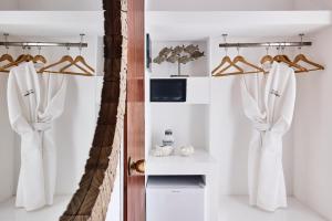 A bathroom at Capetan Giorgantas Még 37 kép